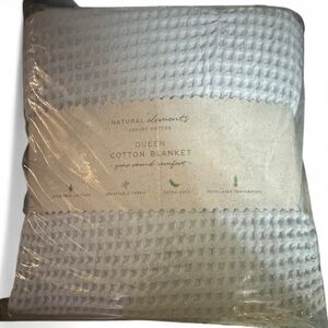 NWT Natural Elements Queen Cotton Blanket light blue